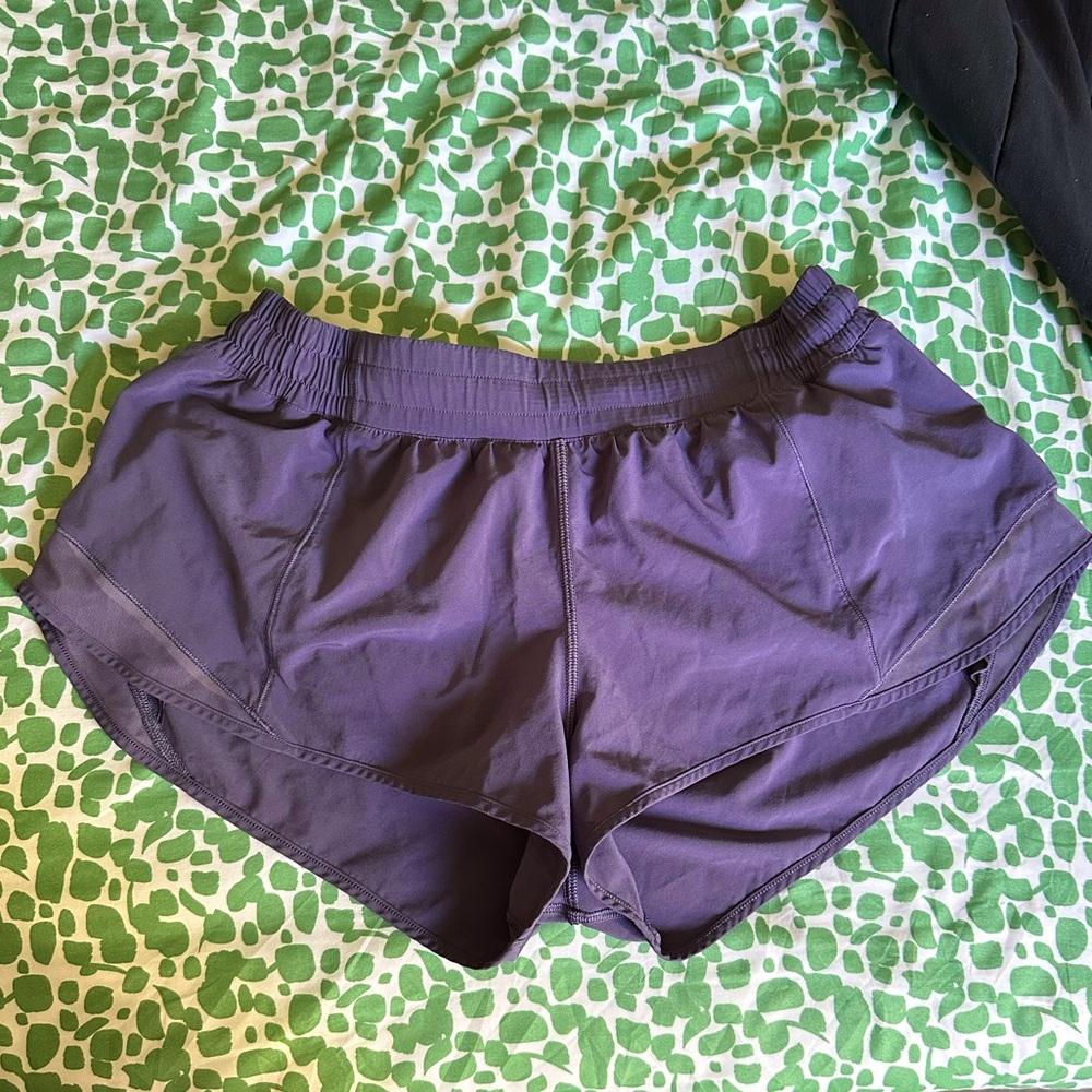 Lululemon Hotty Hot 2.5” shorts